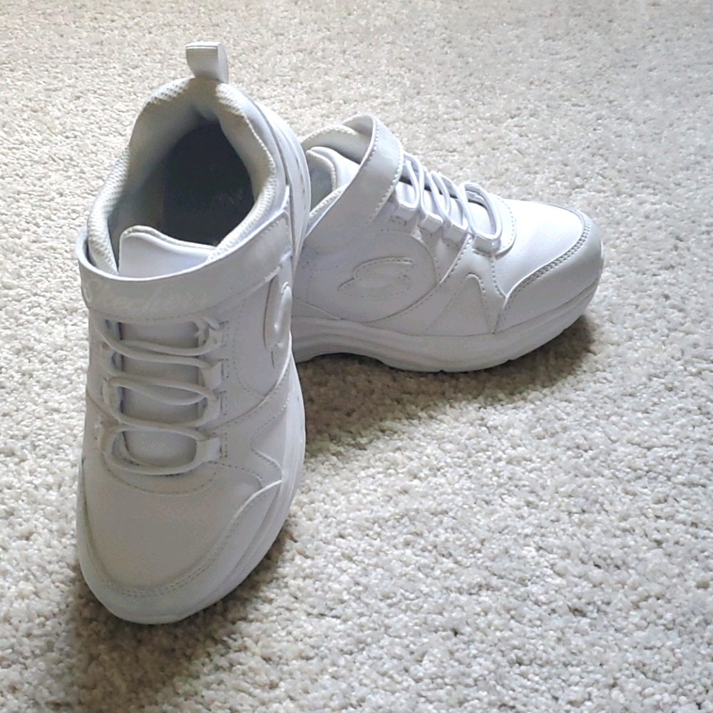 Girls Like New Skechers Cheer Shoes